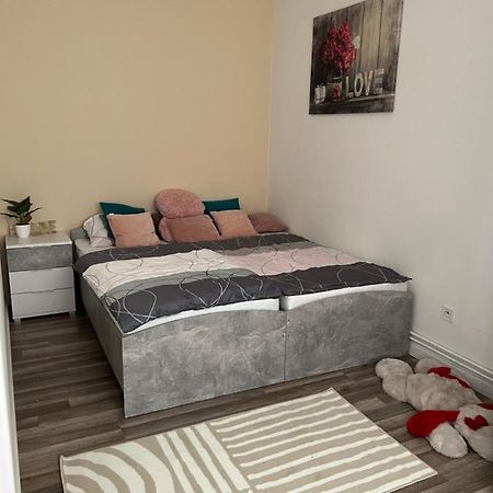 Lovely Flat In The City Center Bratislava Bagian luar foto