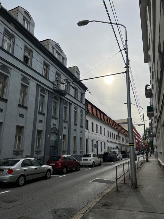 Lovely Flat In The City Center Bratislava Bagian luar foto